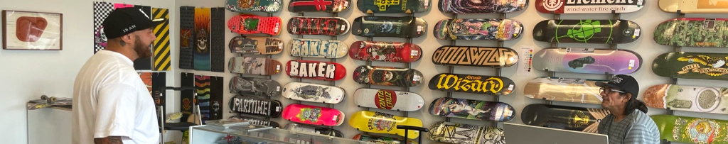 Skateboard au skate shop