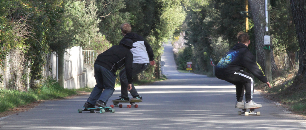 Surfskate sur route, pour réguler sa vitesse