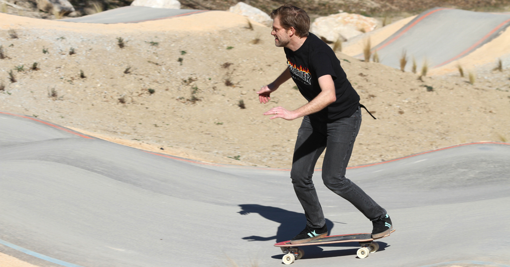 Guilhem en surfskate au pumptrack !